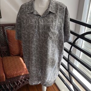 Columbia Gray Leaf-Print Short Sleeve Button-Down Shirt